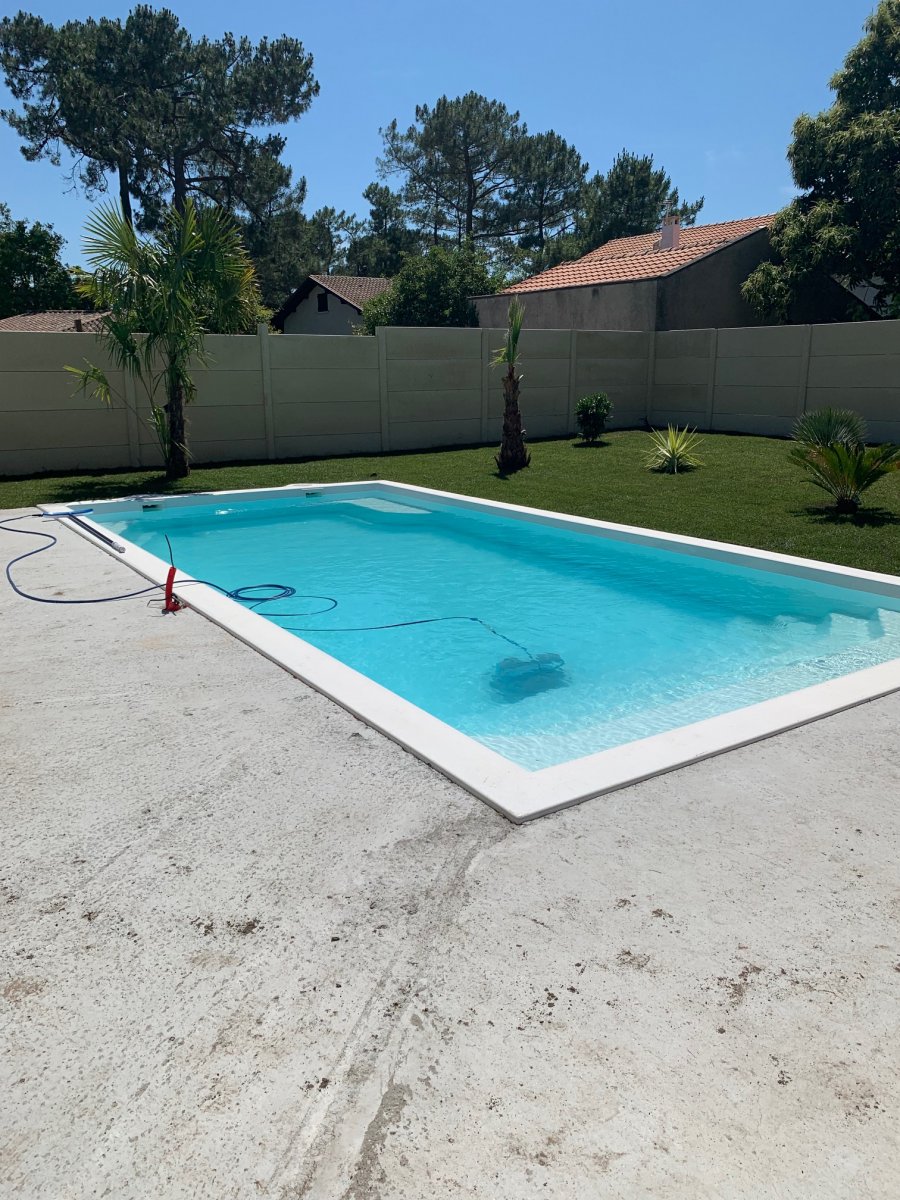 Pose piscine coque polyester