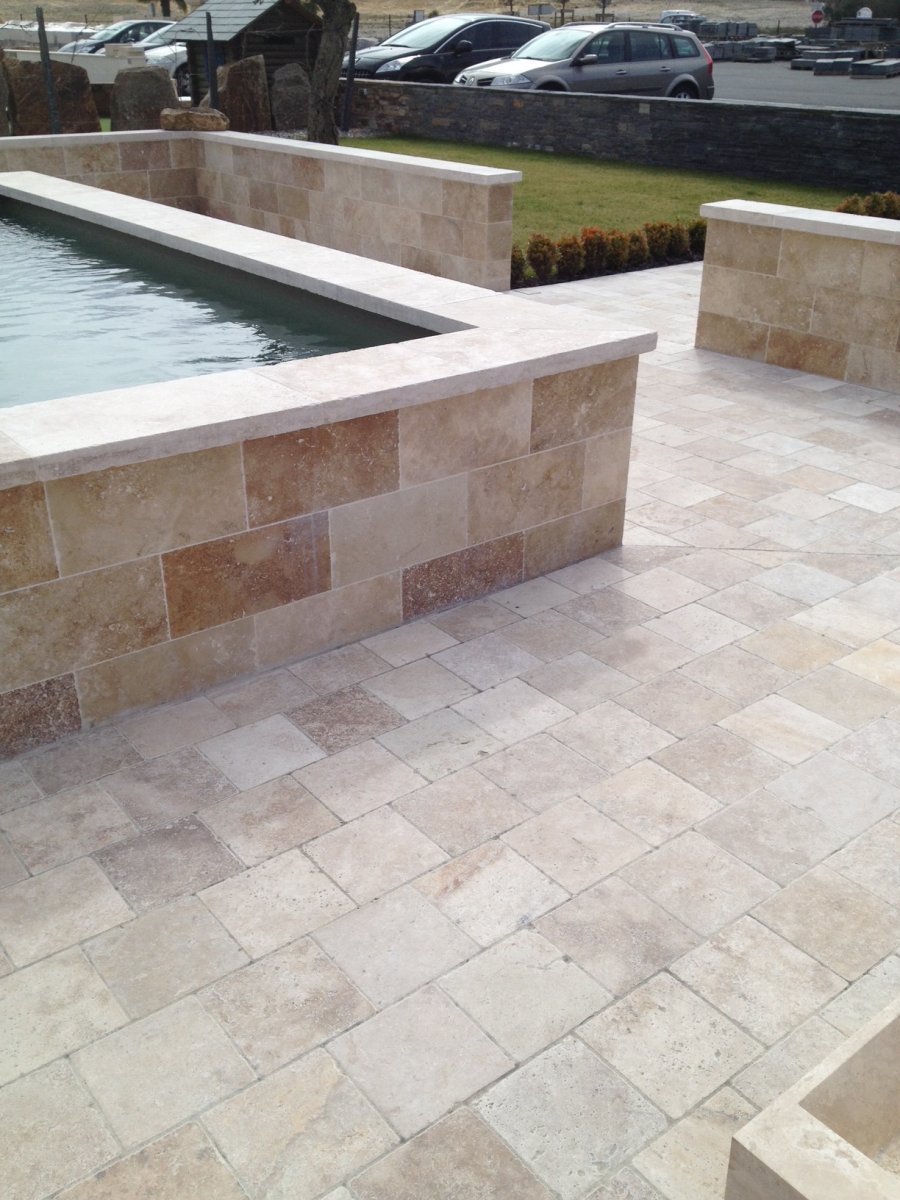 Bassin hors sol, habillage travertin, pvc armé gris anthracite