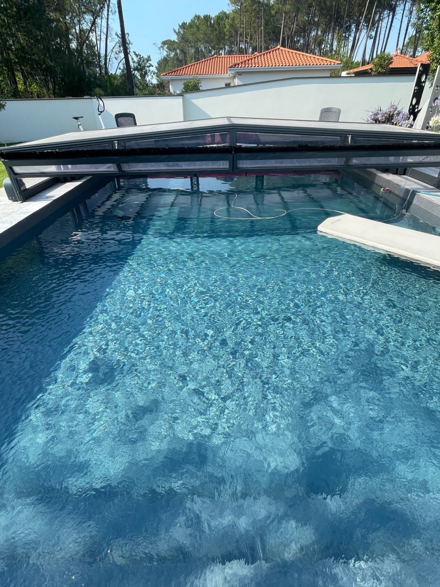piscine avec abris bas motorise'