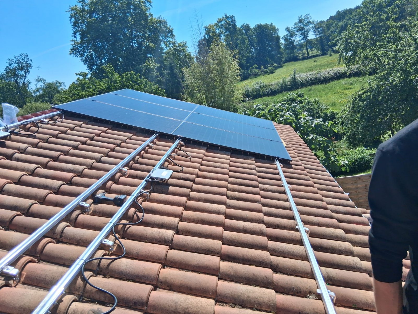 installation rails alu onduleurs et panneaux solaire